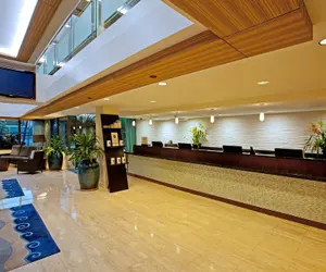Photo 3 - DoubleTree by Hilton Hotel Alana - Waikiki Beach