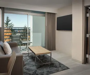 Photo 2 - AC Hotel by Marriott Lake Oswego