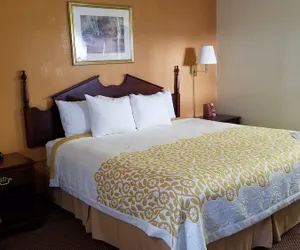 Photo 5 - Days Inn by Wyndham Amherst