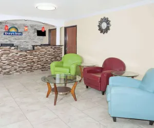Photo 3 - Days Inn by Wyndham Springfield