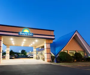Photo 2 - Days Inn by Wyndham Norman