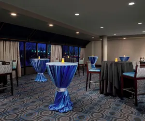 Photo 4 - Courtyard by Marriott Boston-Cambridge
