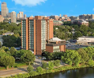 Photo 2 - Courtyard by Marriott Boston-Cambridge