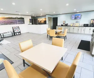 Photo 4 - Days Inn by Wyndham Canton