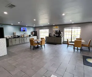 Photo 5 - Days Inn by Wyndham Canton