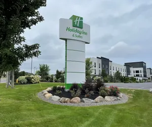 Photo 2 - Holiday Inn & Suites Syracuse Airport - Liverpool, an IHG Hotel