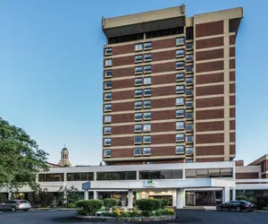 Photo 2 - Holiday Inn & Suites Pittsfield-Berkshires by IHG