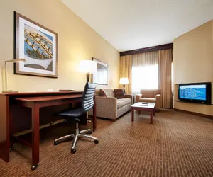 Photo 5 - DoubleTree Suites by Hilton Hotel Cincinnati - Blue Ash