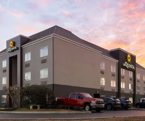 Photo 2 - La Quinta Inn & Suites by Wyndham Knoxville Airport