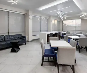 Photo 4 - La Quinta Inn & Suites by Wyndham Houston Stafford Sugarland