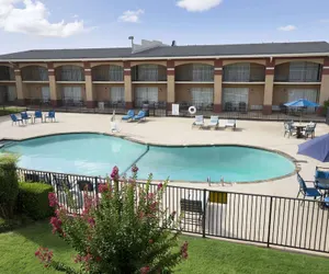 Photo 2 - Howard Johnson by Wyndham Oklahoma City Airport/ Fairgrounds