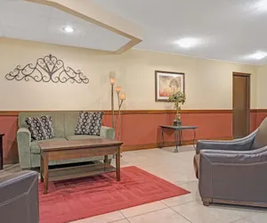 Photo 2 - Super 8 by Wyndham Monticello