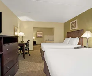 Photo 5 - Super 8 by Wyndham Monticello