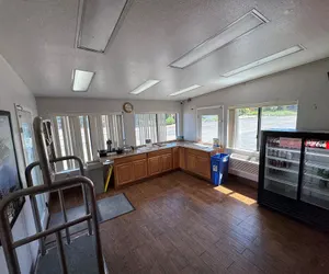 Photo 3 - Travelodge by Wyndham Klamath Falls