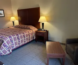 Photo 3 - Deluxe Inn