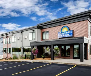 Photo 2 - Days Inn & Suites by Wyndham Duluth by the Mall