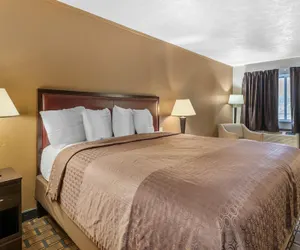 Photo 2 - SureStay Hotel by Best Western Summersville