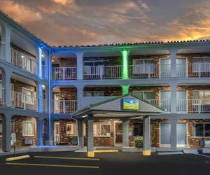 Photo 2 - SureStay Hotel by Best Western Summersville