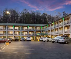 Photo 2 - SureStay Hotel by Best Western Summersville