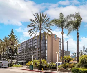 Photo 2 - Clarion Hotel Anaheim Resort