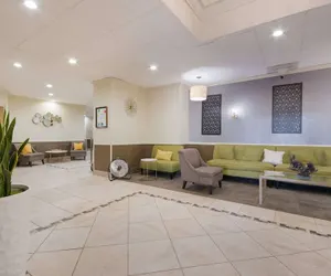 Photo 5 - SureStay Plus by Best Western Lawton