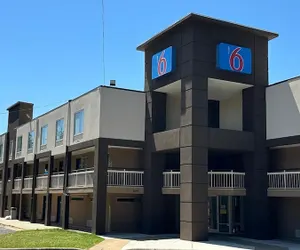 Photo 2 - Motel 6 Raleigh, NC - North