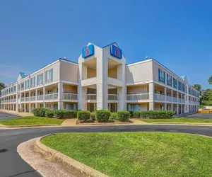 Photo 2 - Motel 6 Raleigh, NC - North