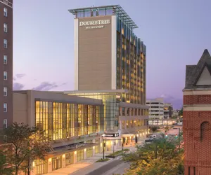 Photo 2 - Doubletree by Hilton Cedar Rapids Convention Complex