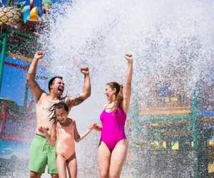 Photo 2 - CoCo Key Hotel and Water Resort 