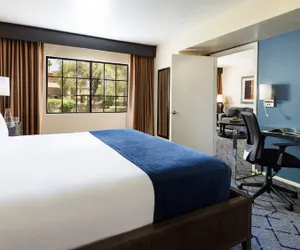 Photo 5 - Scottsdale Plaza Resort