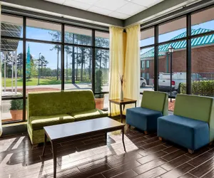 Photo 5 - Days Inn by Wyndham Petersburg/South Fort Lee