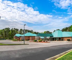 Photo 2 - Days Inn by Wyndham Petersburg/South Fort Lee