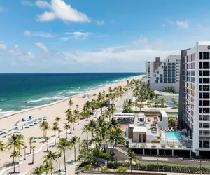 Photo 2 - Courtyard by Marriott Oceanside Fort Lauderdale Beach