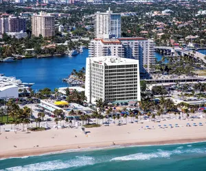 Photo 2 - Courtyard by Marriott Fort Lauderdale Beach