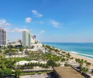 Photo 5 - Courtyard by Marriott Oceanside Fort Lauderdale Beach
