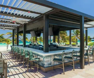 Photo 2 - Courtyard by Marriott Oceanside Fort Lauderdale Beach