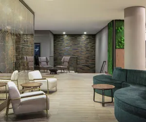 Photo 4 - Courtyard by Marriott Chicago Downtown River North