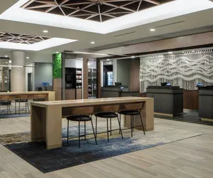 Photo 2 - Courtyard by Marriott Chicago Downtown River North