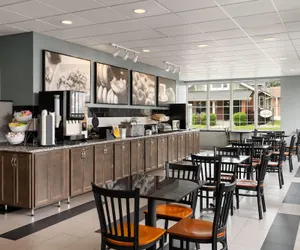 Photo 2 - Baymont by Wyndham Jefferson City