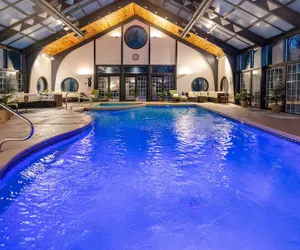 Photo 2 - Chateau Merrimack Resort & Spa