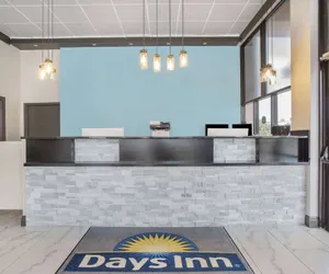 Photo 3 - Days Inn by Wyndham N Orlando/Casselberry