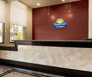 Photo 4 - Days Inn & Suites by Wyndham Anaheim At Disneyland Park