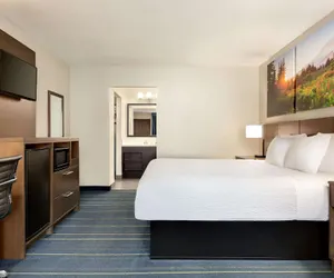 Photo 5 - Days Inn & Suites by Wyndham Anaheim At Disneyland Park