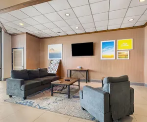 Photo 5 - Days Inn by Wyndham Madisonville