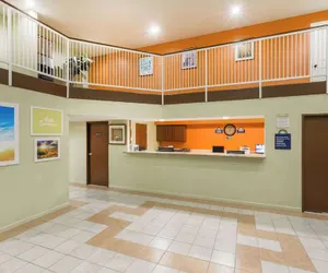 Photo 5 - Days Inn by Wyndham Holbrook