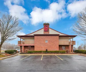 Photo 2 - Red Roof Inn Uhrichsville