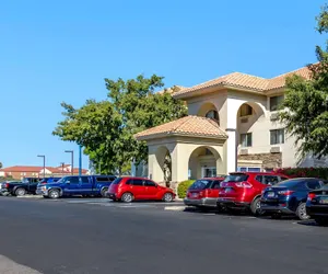 Photo 2 - Comfort Inn & Suites Phoenix North / Deer Valley