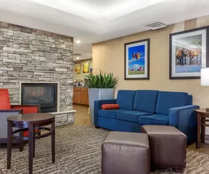 Photo 3 - Comfort Inn & Suites Phoenix North / Deer Valley