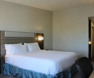 Photo 5 - Holiday Inn Express Bakersfield by IHG