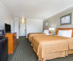 Photo 3 - Days Inn by Wyndham Columbus East Airport